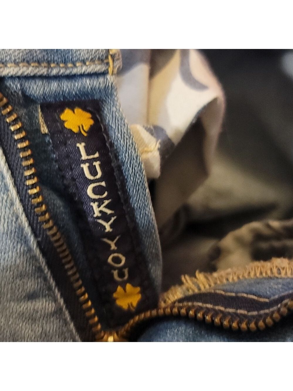 Excellent Lucky Brand distressed skinny jeans sz 26 - Picture 8 of 8